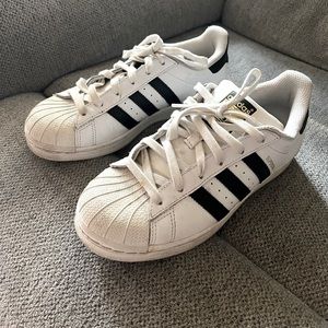 Adidas Superstar clam shell Sneakers. White/blue stripes. Men’s 6.5/ Wmns 7.5-8